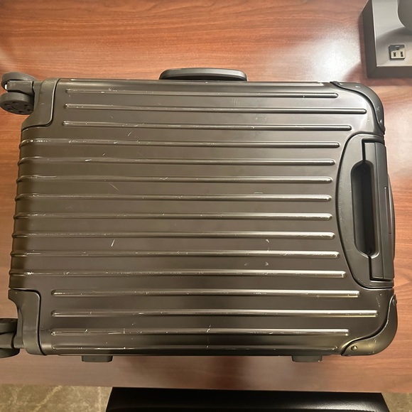 Rimowa original cabin suitcase - Picture 5 of 11